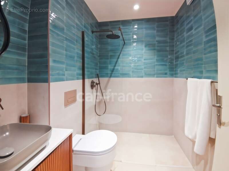 Commerce à AIGUES-MORTES