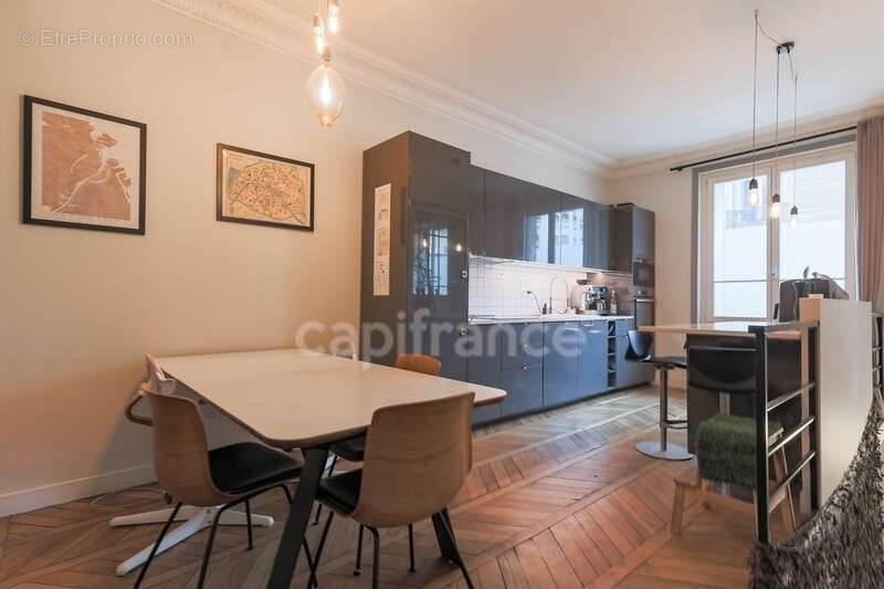 Appartement à PARIS-16E
