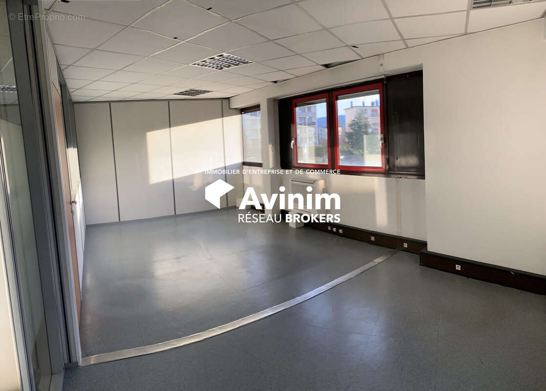 Commerce 456 m² à La Tronche  - photo 4