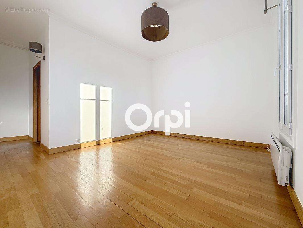 Appartement à HOUILLES