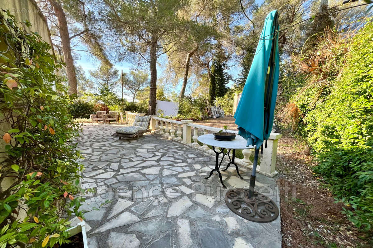 Maison à TOURRETTES-SUR-LOUP