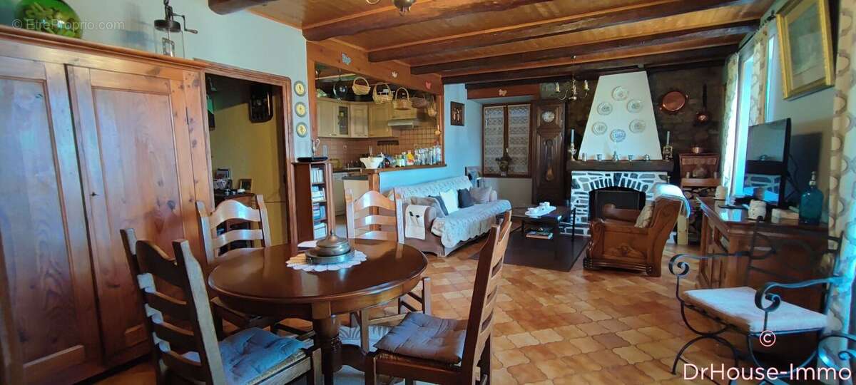 Maison à VEDRINES-SAINT-LOUP