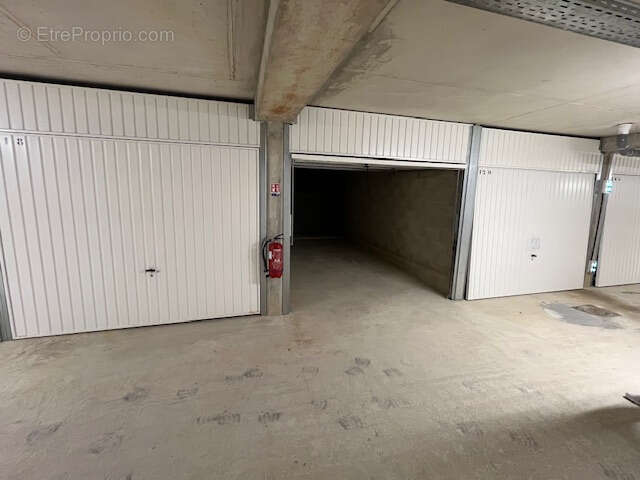 Parking à MARSEILLE-11E