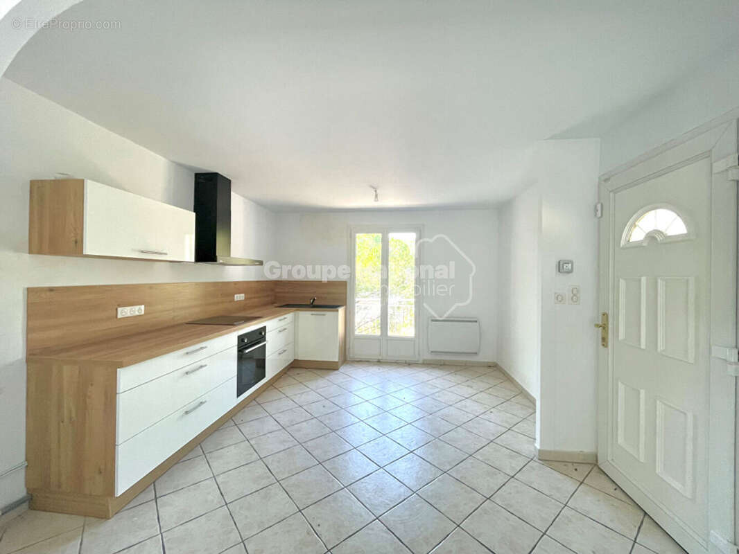 Propriété de 175 m² avec 2 Appartements et 26 000 m² de Terrain - photo 4