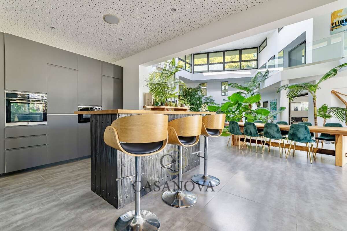 Maison à SAINT-BRES