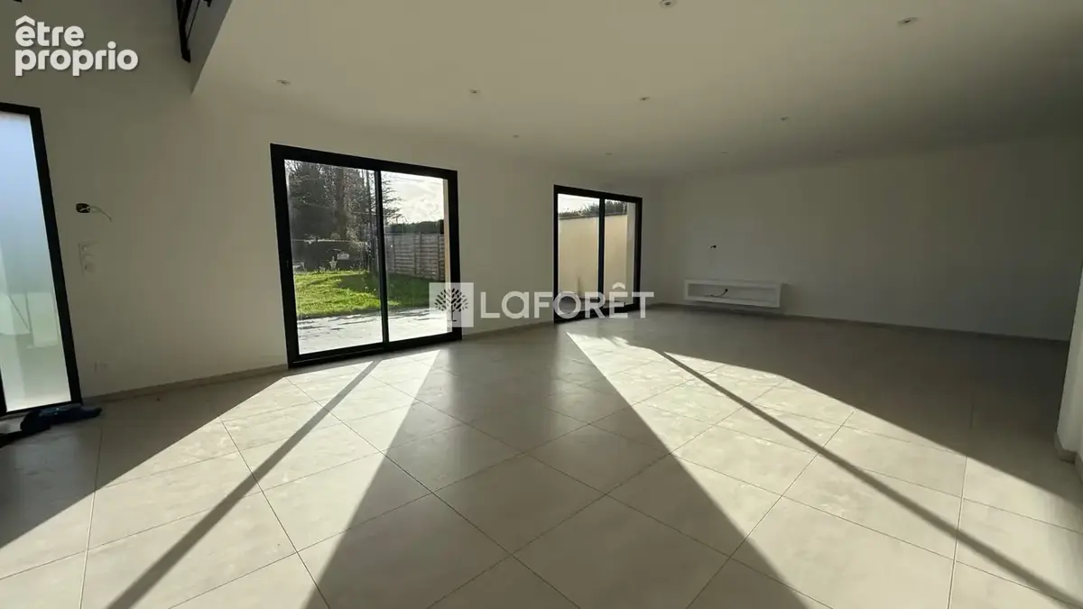 Maison moderne entièrement rénovée 4 chambres avec sous-sol et jardin PREAUX - photo 4
