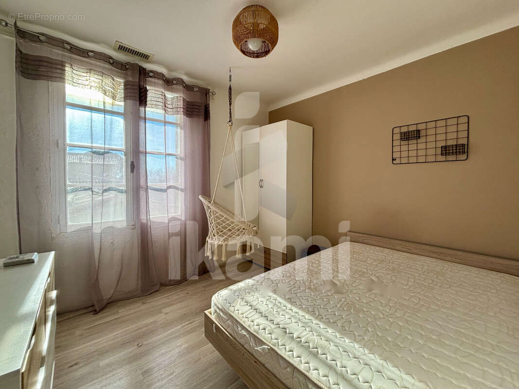 Maison à LAUDUN-L'ARDOISE