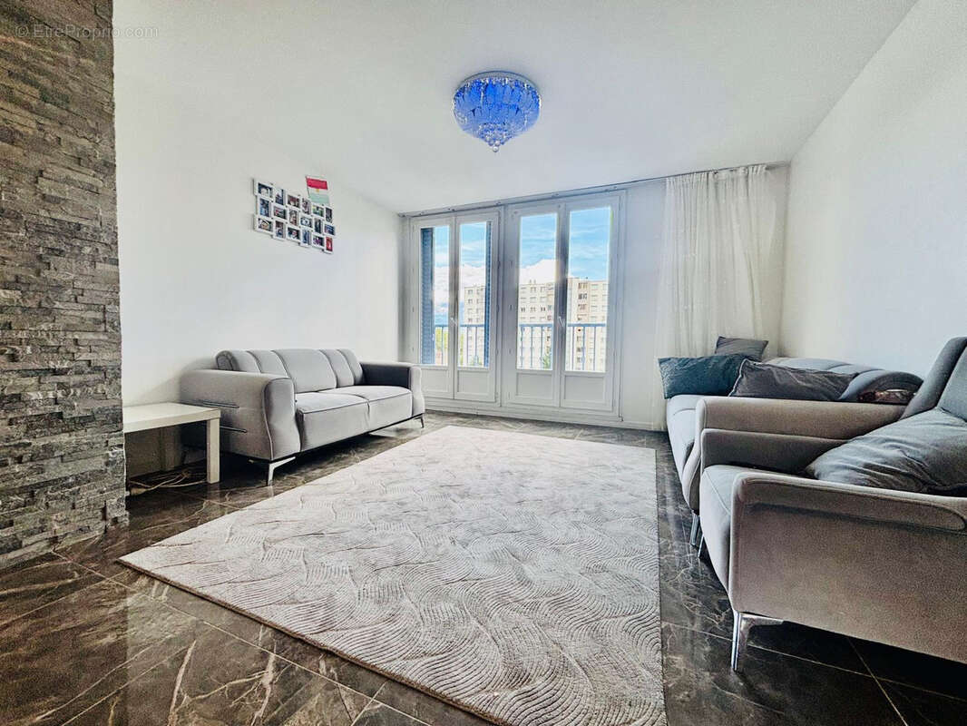 Appartement à FONTAINE