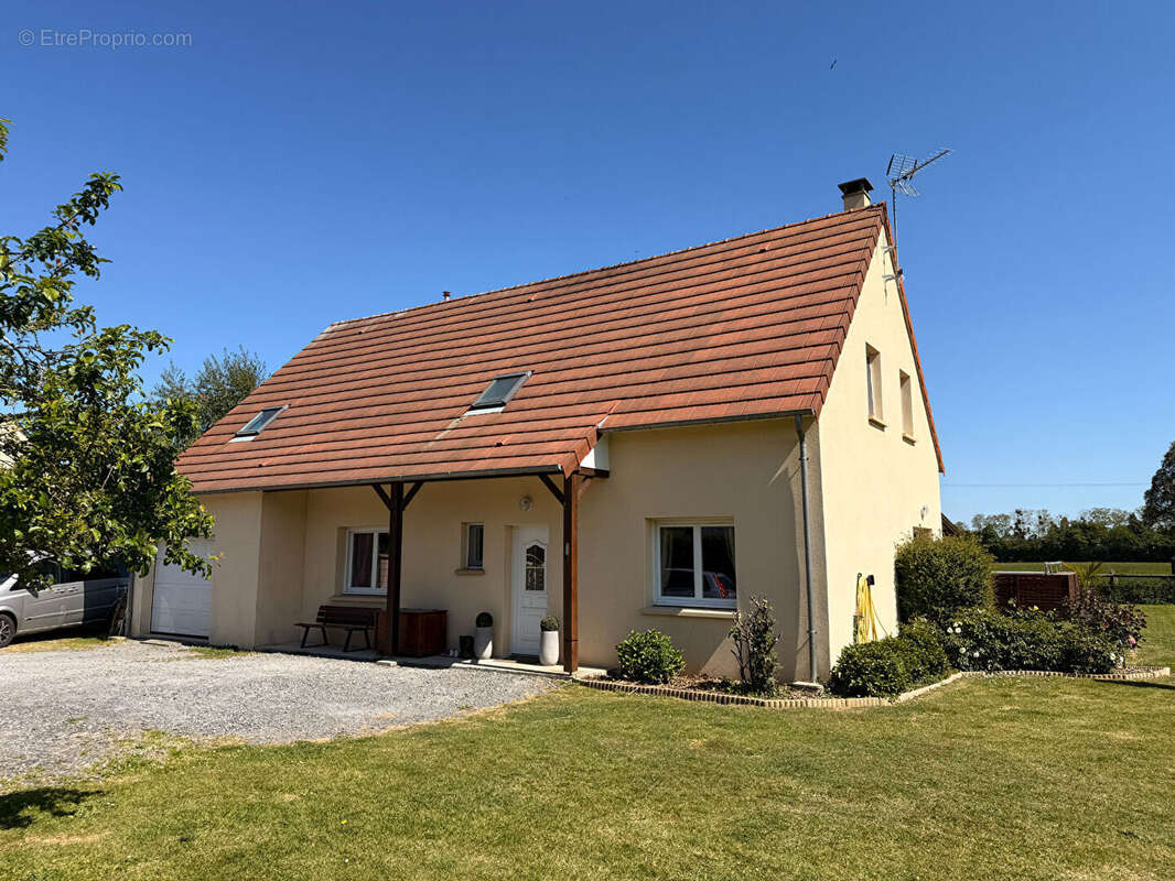 Maison à CLEVILLE