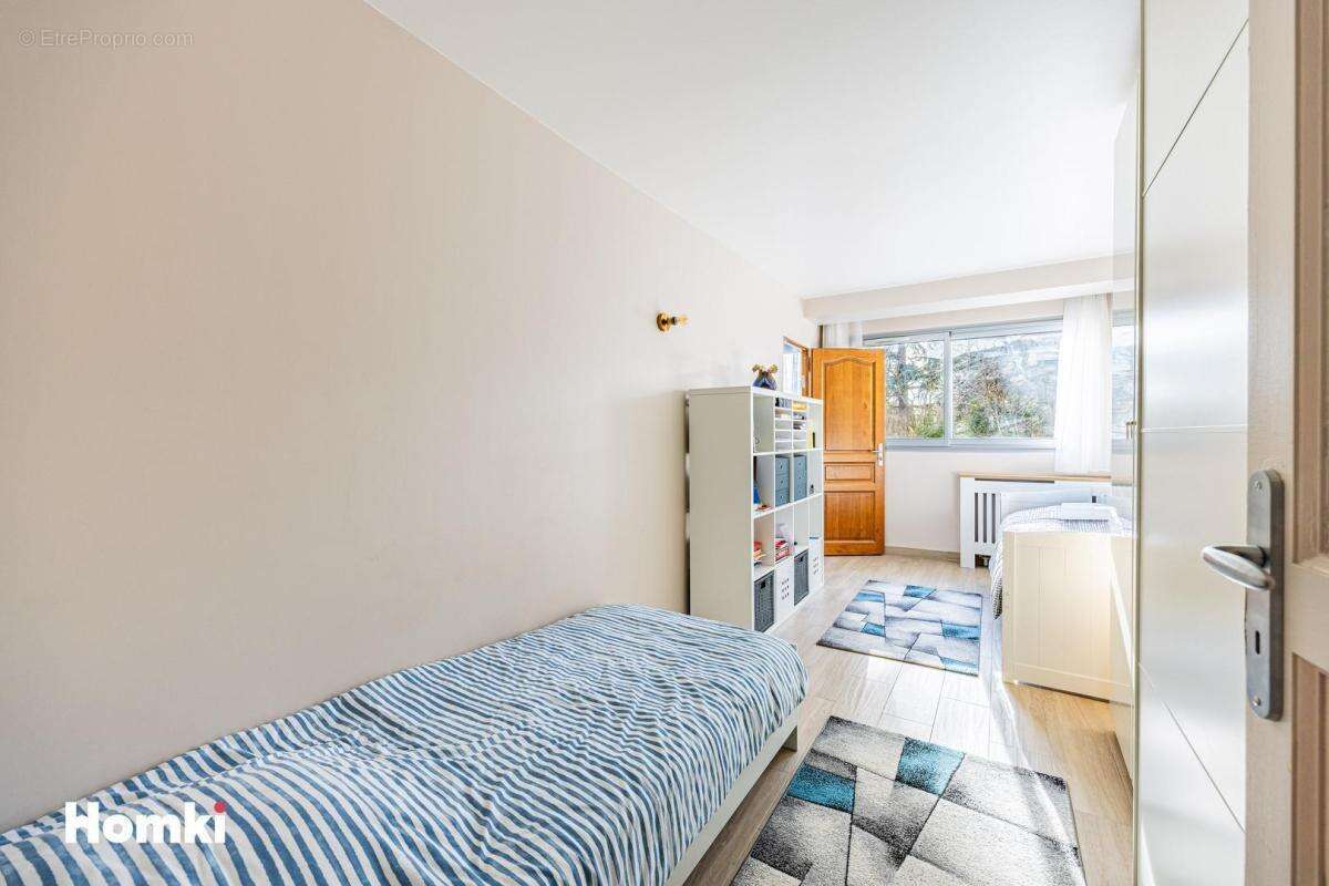 Appartement T3 de 80 m2 à Puteaux 92800, Quai de Dion Bouton - photo 5