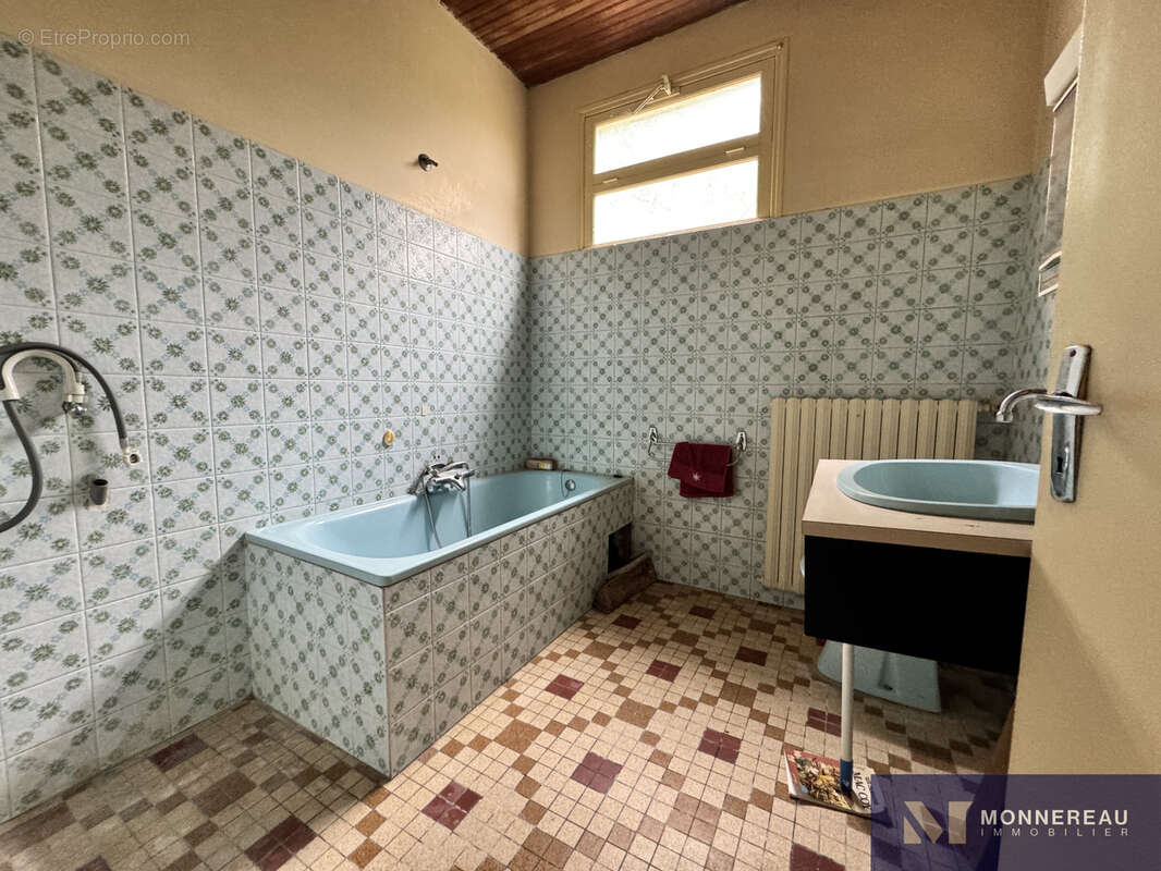Maison de caractere avec vaste dependances - photo 12