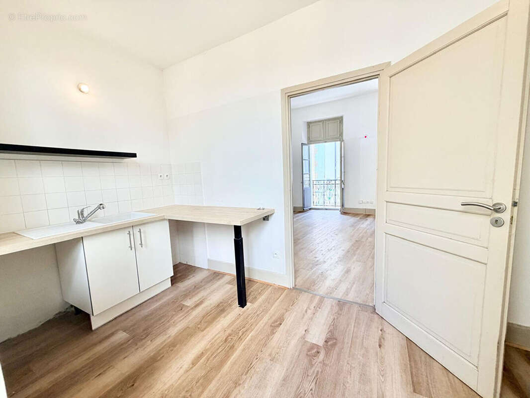 Appartement T3 proche des Halles avec terrasse - photo 5