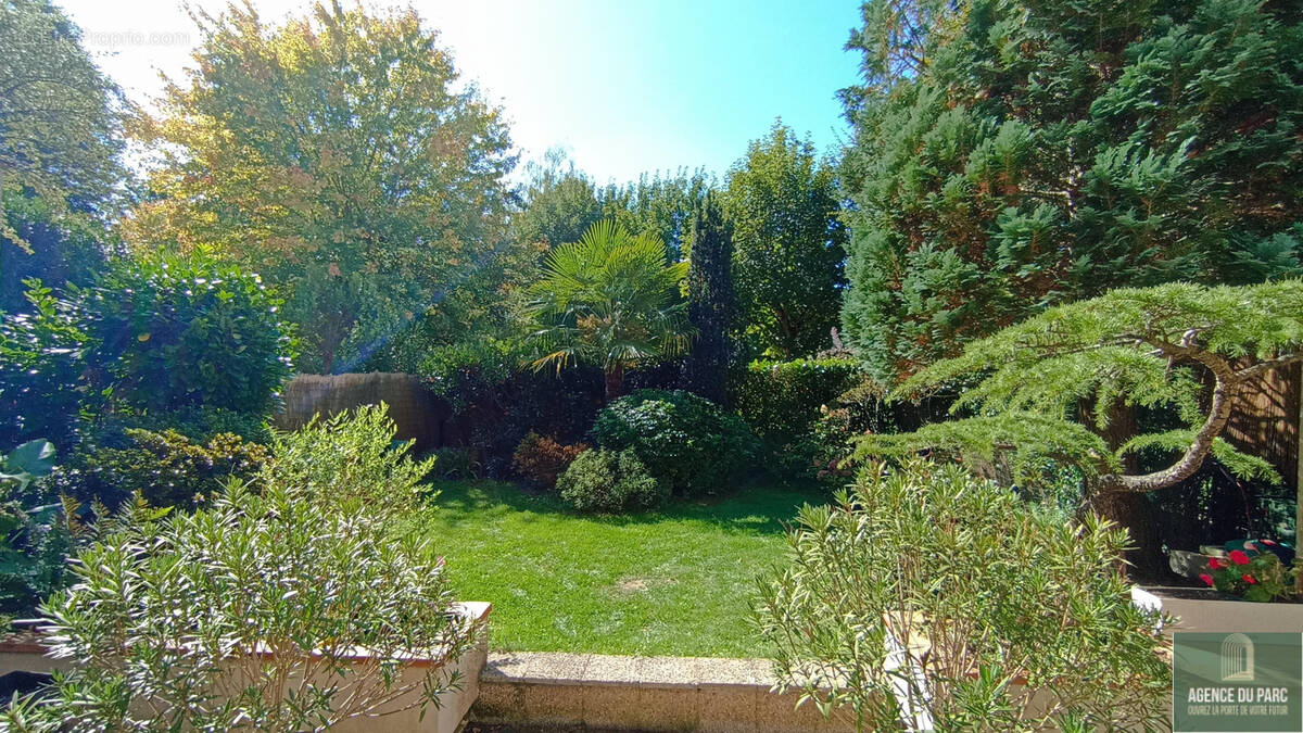 Appartement à VILLE-D'AVRAY