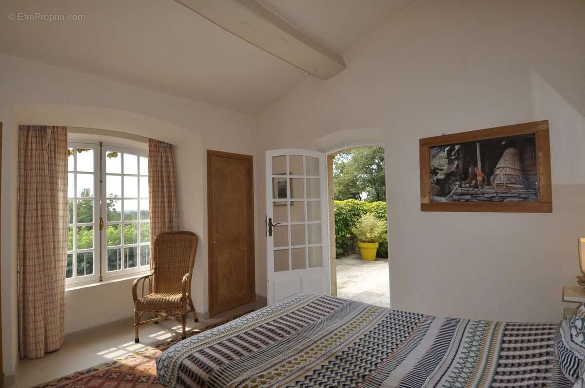 À Vendre  Propriété d'Exception avec Villa principale, Maison d'invité et Dépendance - photo 18