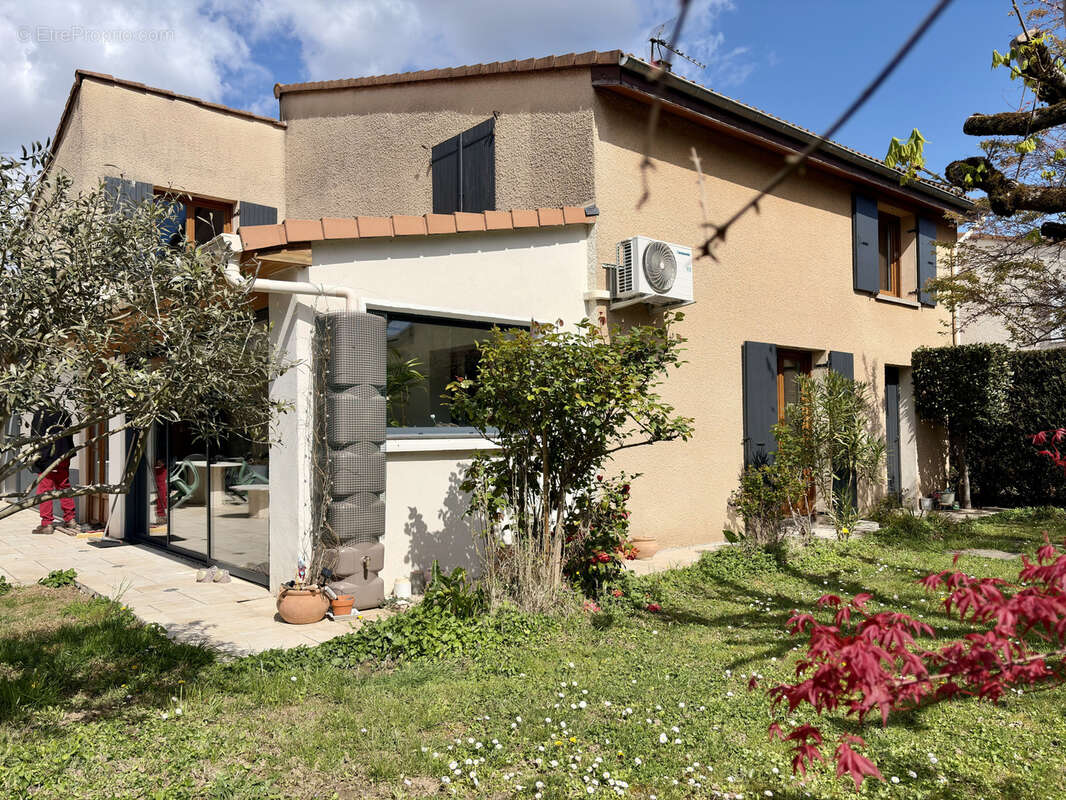 Maison à SAINT-JEAN-DE-MUZOLS