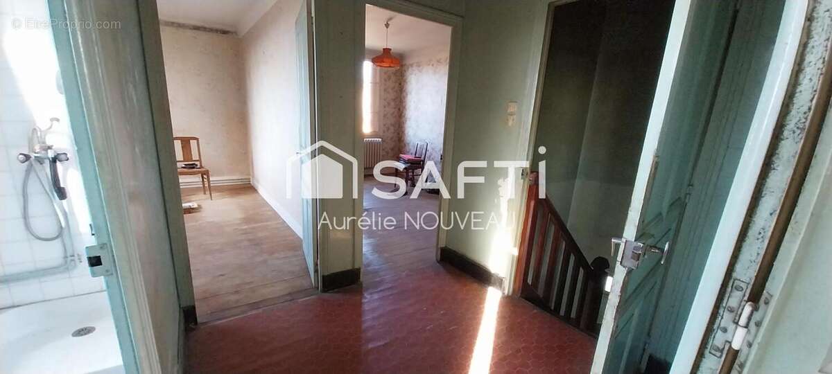 Photo 6 - Maison à SAINT-CLEMENT-DE-REGNAT