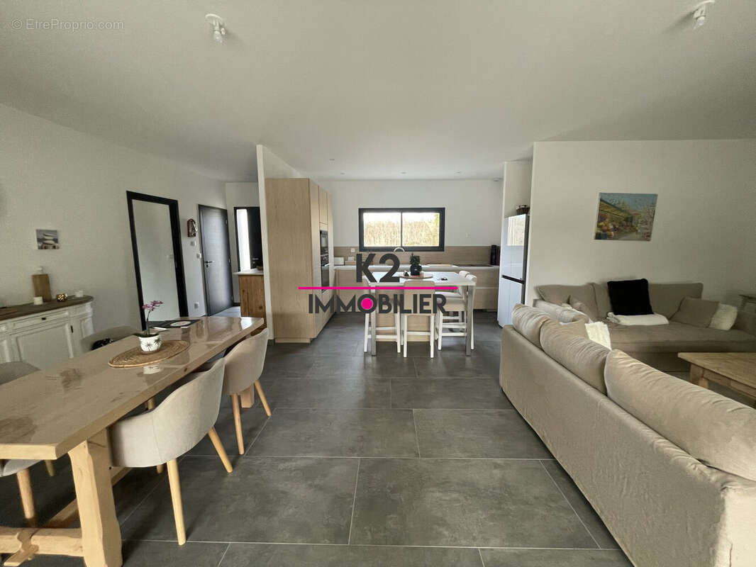 Maison à MONTELIMAR