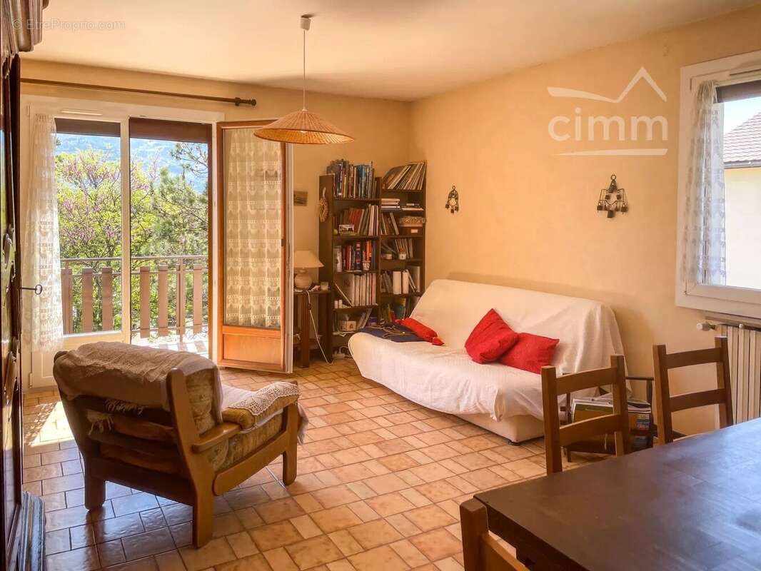 Appartement T4 de 98m² - Balcon et loggia - cave - vue - photo 2