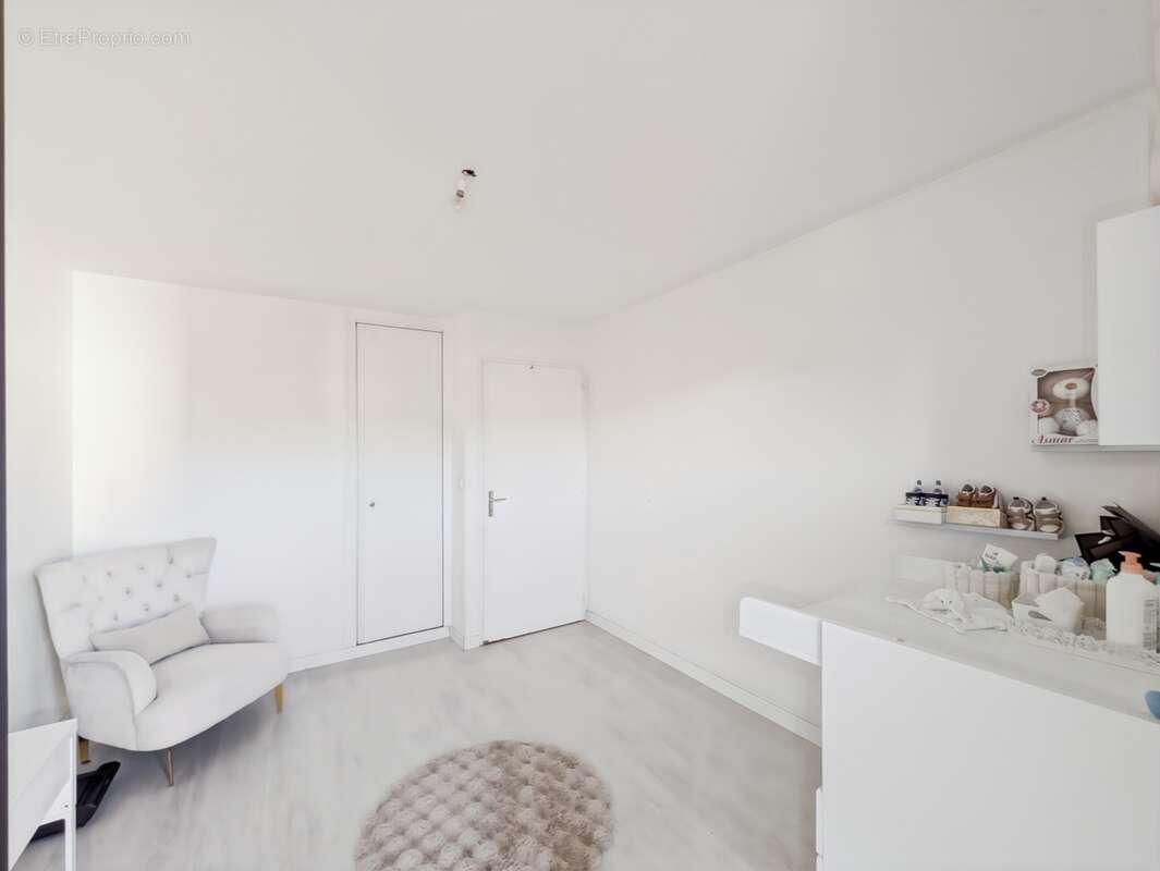 Dpt Haute Savoie (74), à vendre THONON-LES-BAINS - Lumineux T3 de 63m² avec double balcon – Secteur très recherché - photo 6