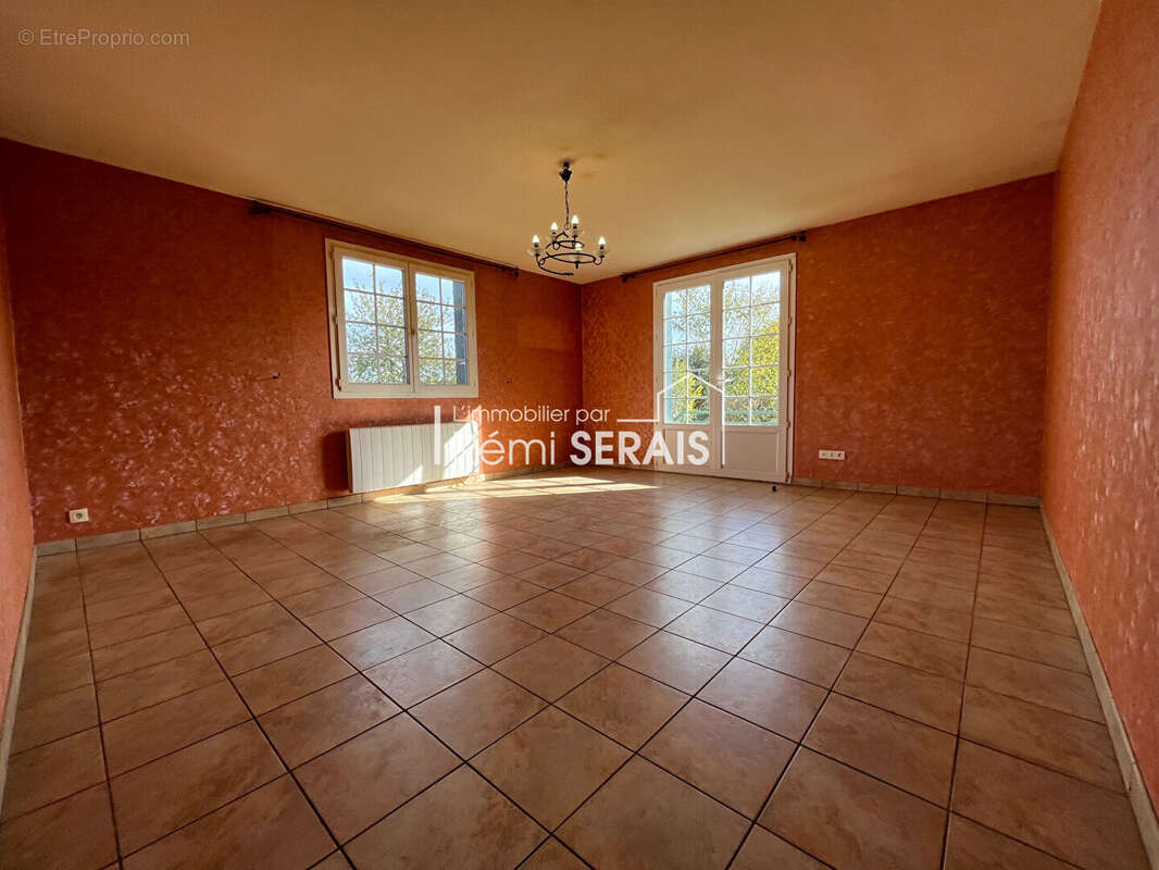 Maison à SAINT-CYR-DU-BAILLEUL