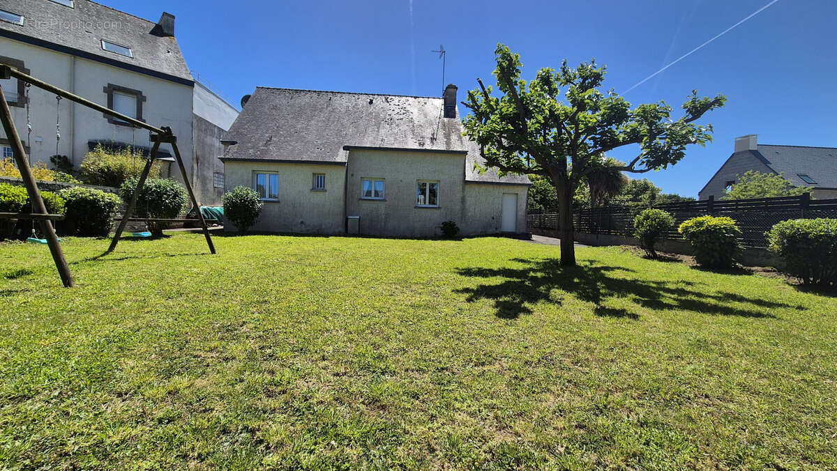 Maison 4 pièces avec vie de plain-pied à proximité de la plage au POULDU - photo 2
