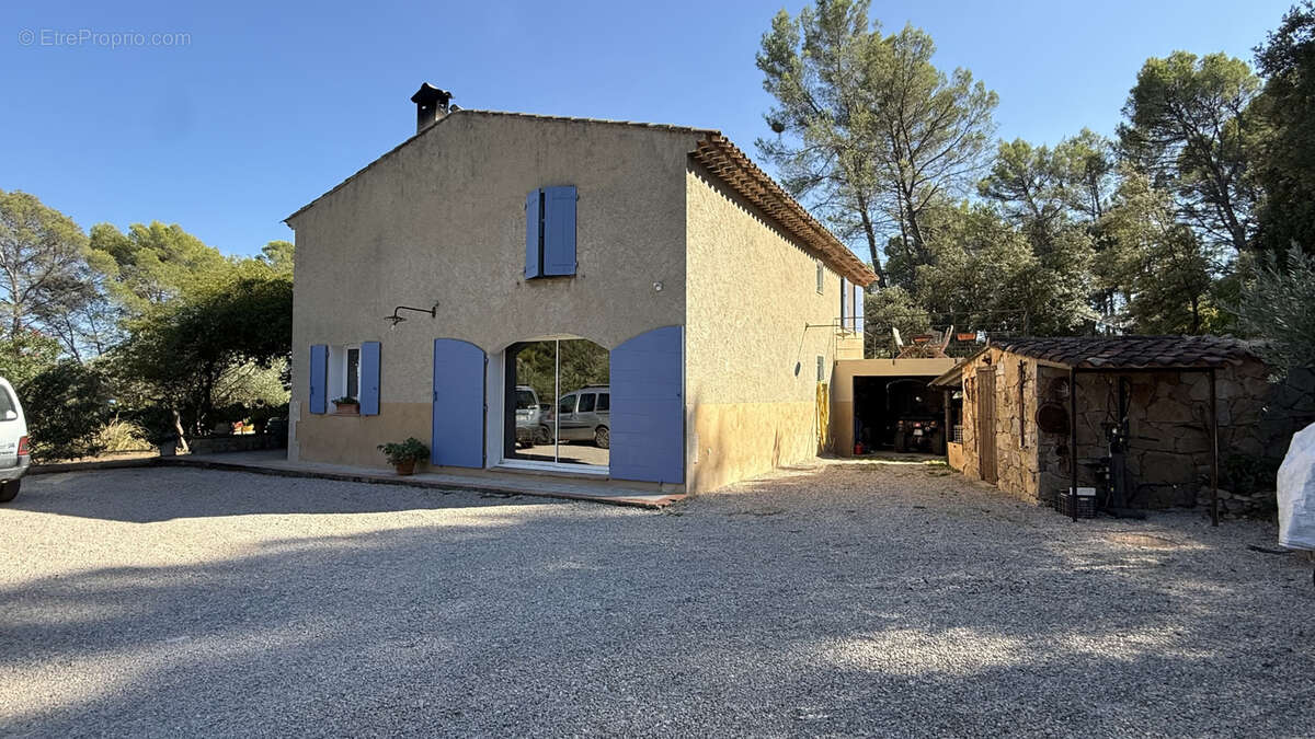 Mas provençal avec studio indépendant - photo 17