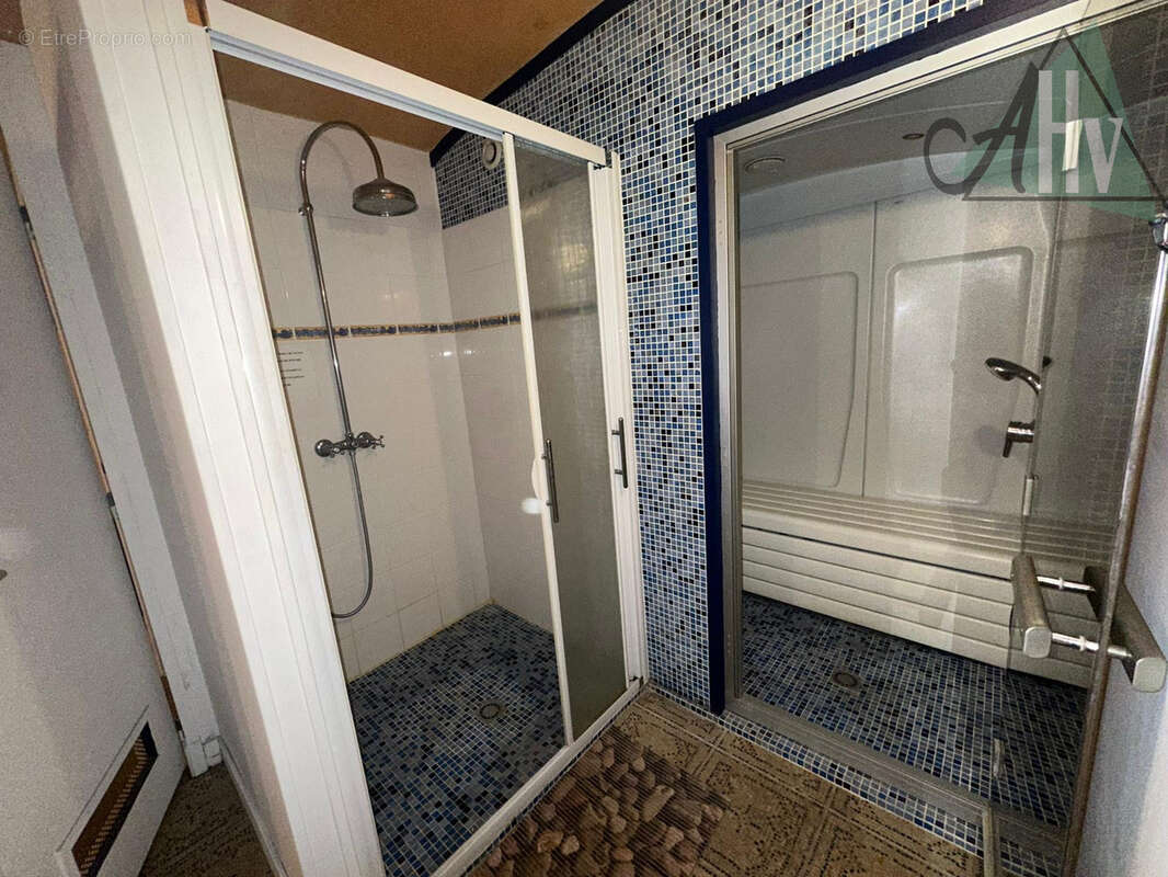 Appartement à VENEUX-LES-SABLONS