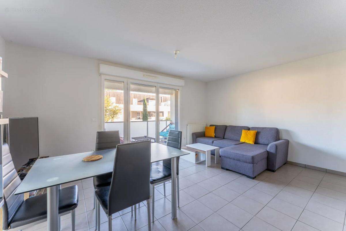 Appartement à PAREMPUYRE