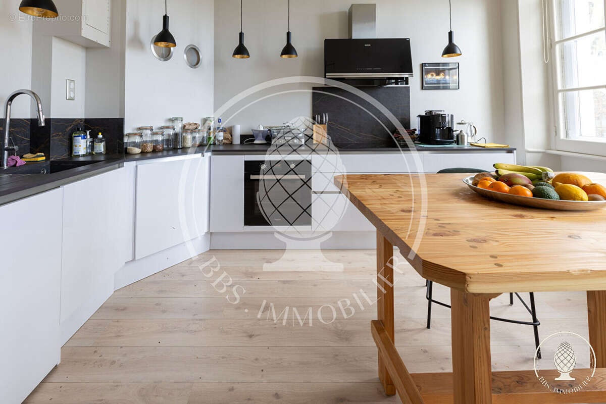 A vendre : Appartement Belles Prestations hyper centre de la Rochelle - photo 5