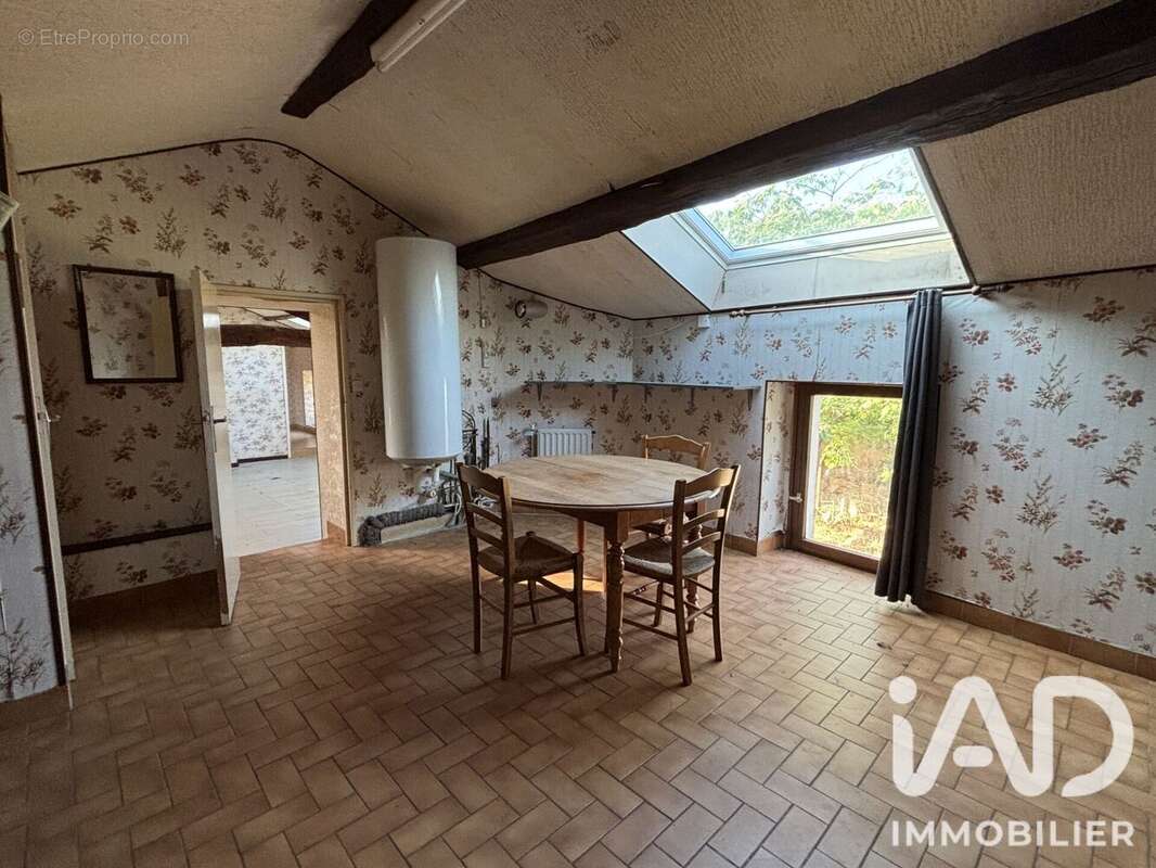 Maison 181 m² à Doue-La-Fontaine  - photo 7