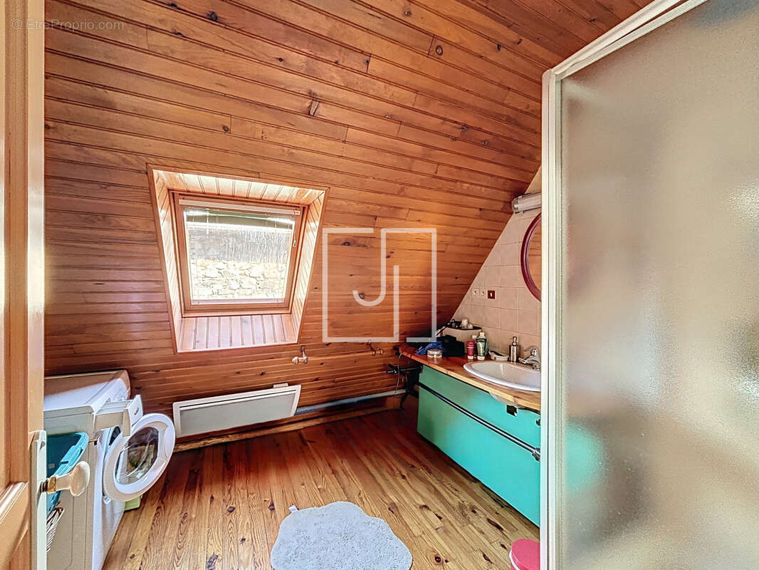 Maison à LE LAUZET-UBAYE