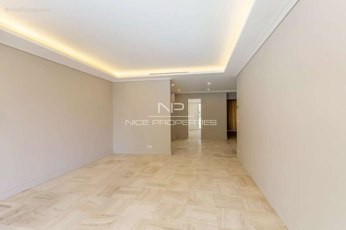 CAP D'AIL : Appartement 3 pièces avec terrasses, à rénover, dans résidence avec piscine et gardien - photo 7
