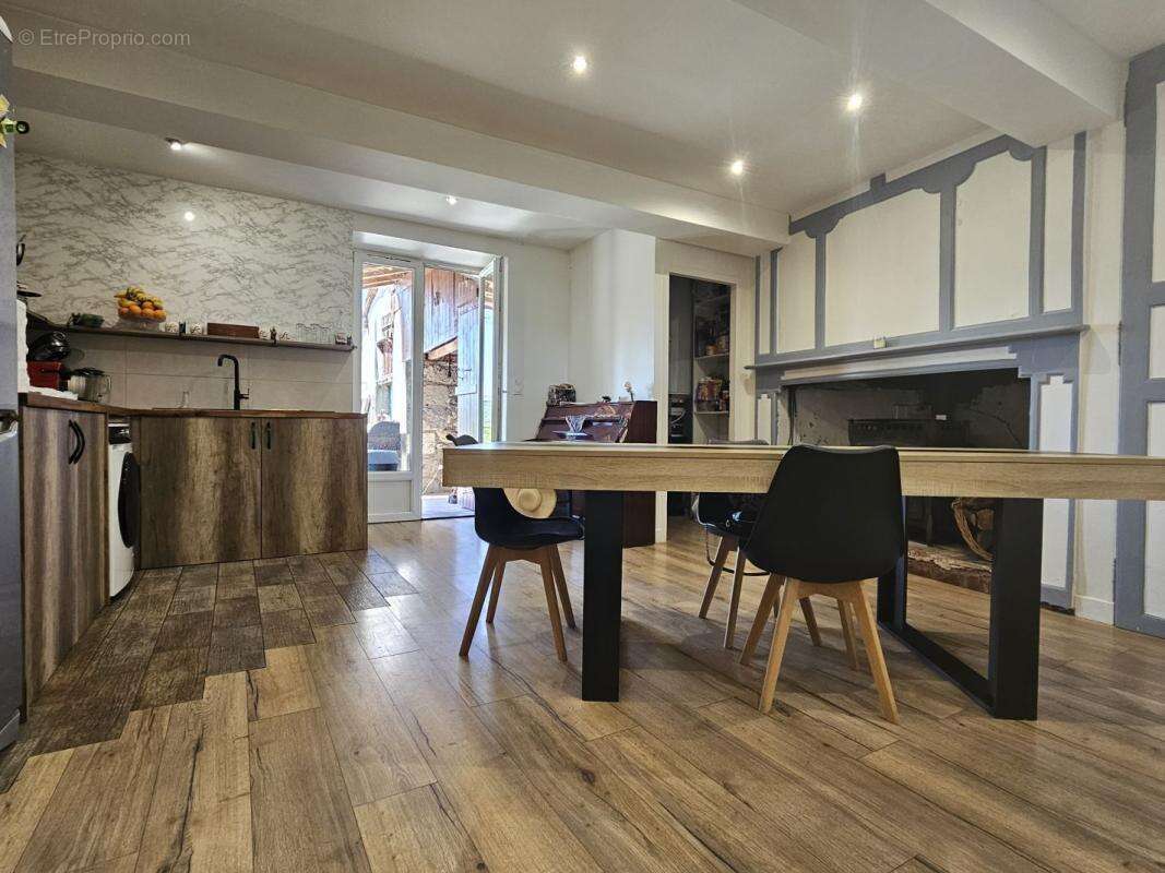 Appartement à PORT-SAINTE-MARIE