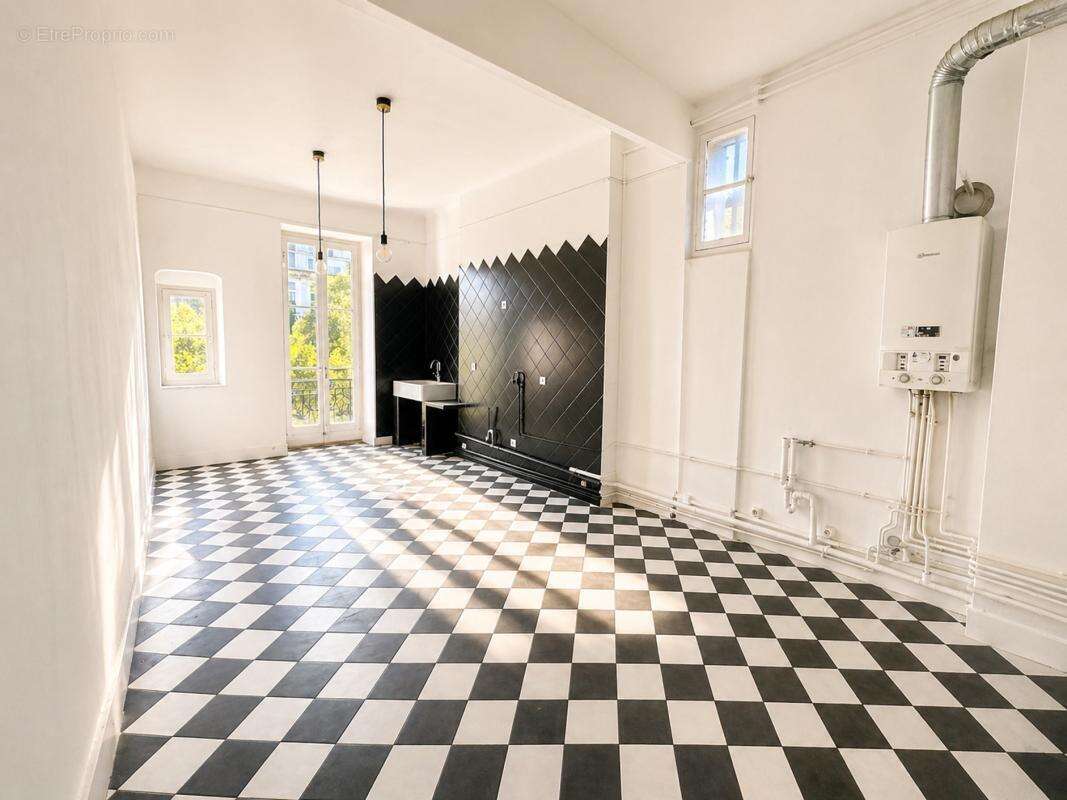 Appartement à MARSEILLE-1E