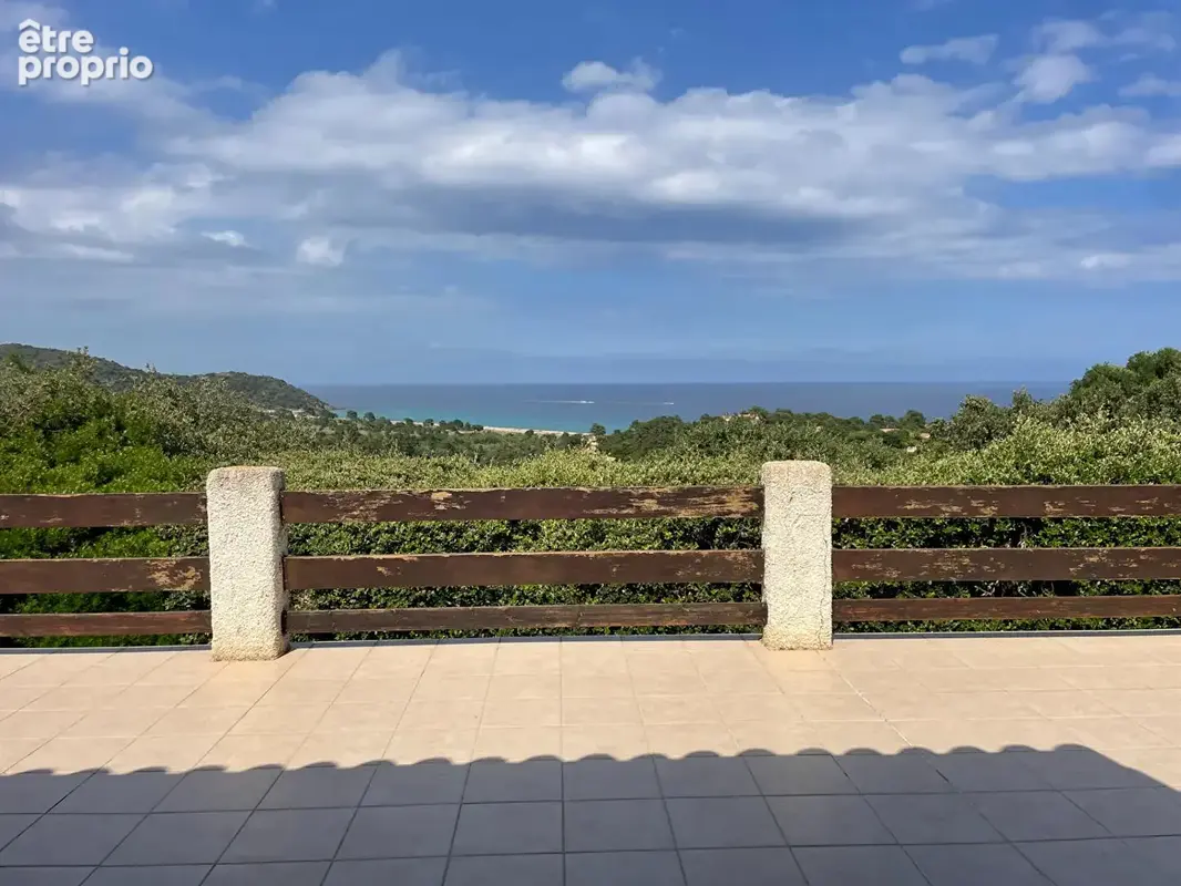 À vendre - Maison avec vue panoramique sur la mer, à proximité immédiate de la plage - photo 2