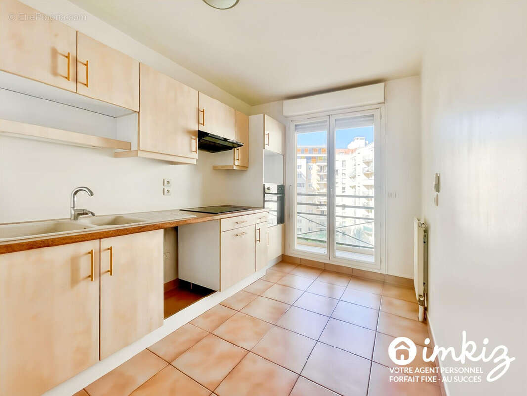 Appartement à COURBEVOIE