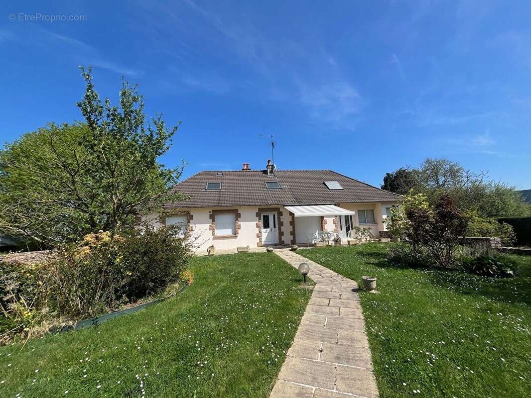 Maison Laval 7 pièce(s) 199 m2 - photo 2