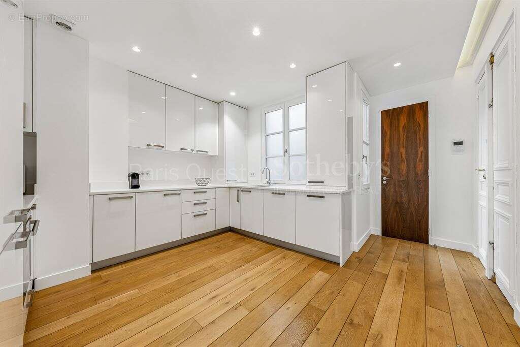 Appartement à PARIS-8E