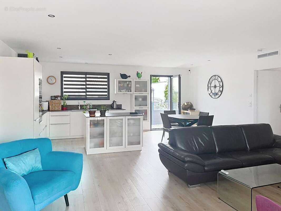 Maison 129 m² à L'isle-Jourdain  - photo 3