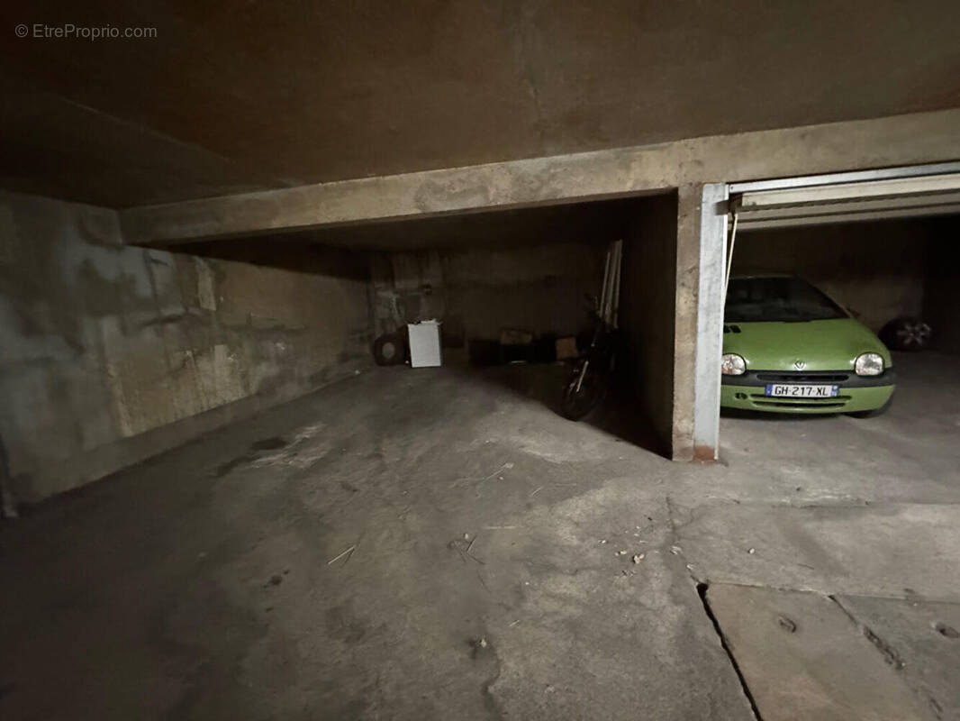 Parking à PARIS-7E