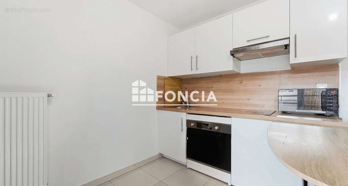 Appartement à SAINT-LAURENT-DU-VAR