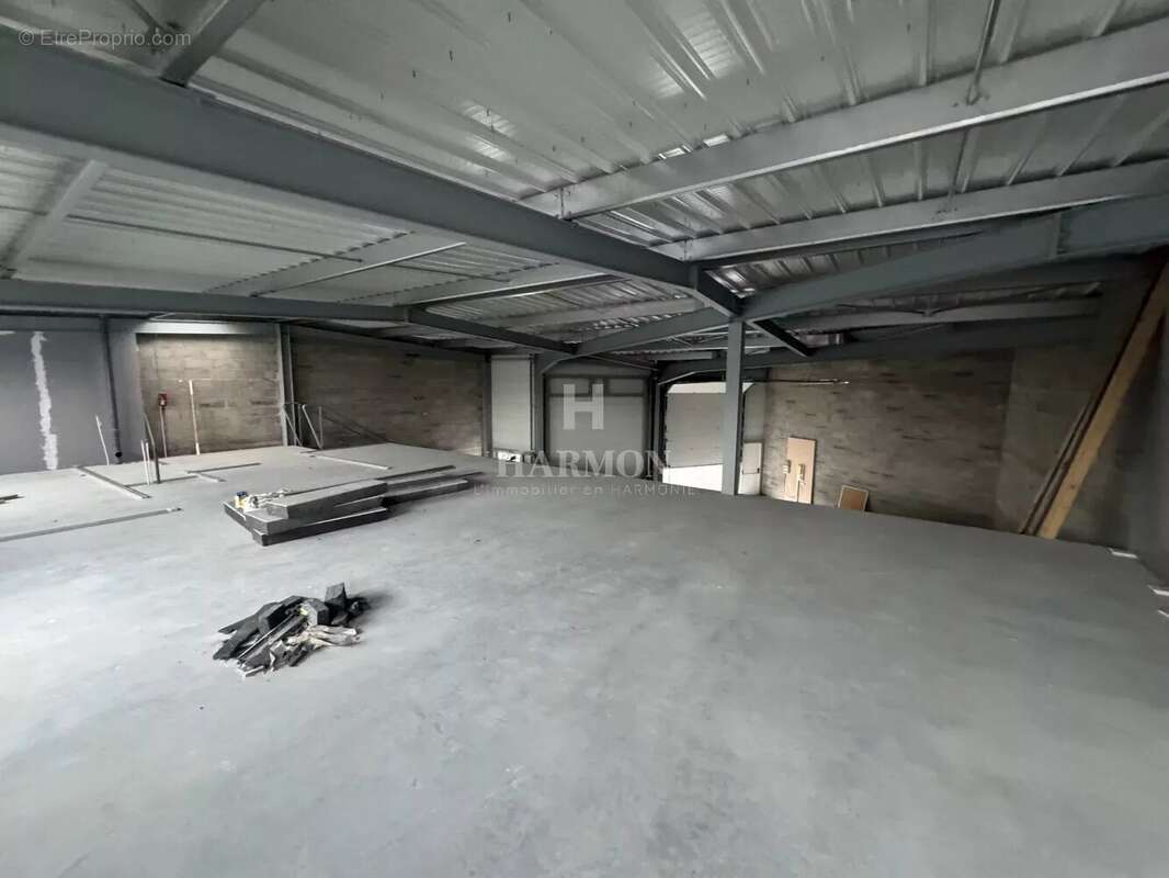 Commerce à MONTUSSAN