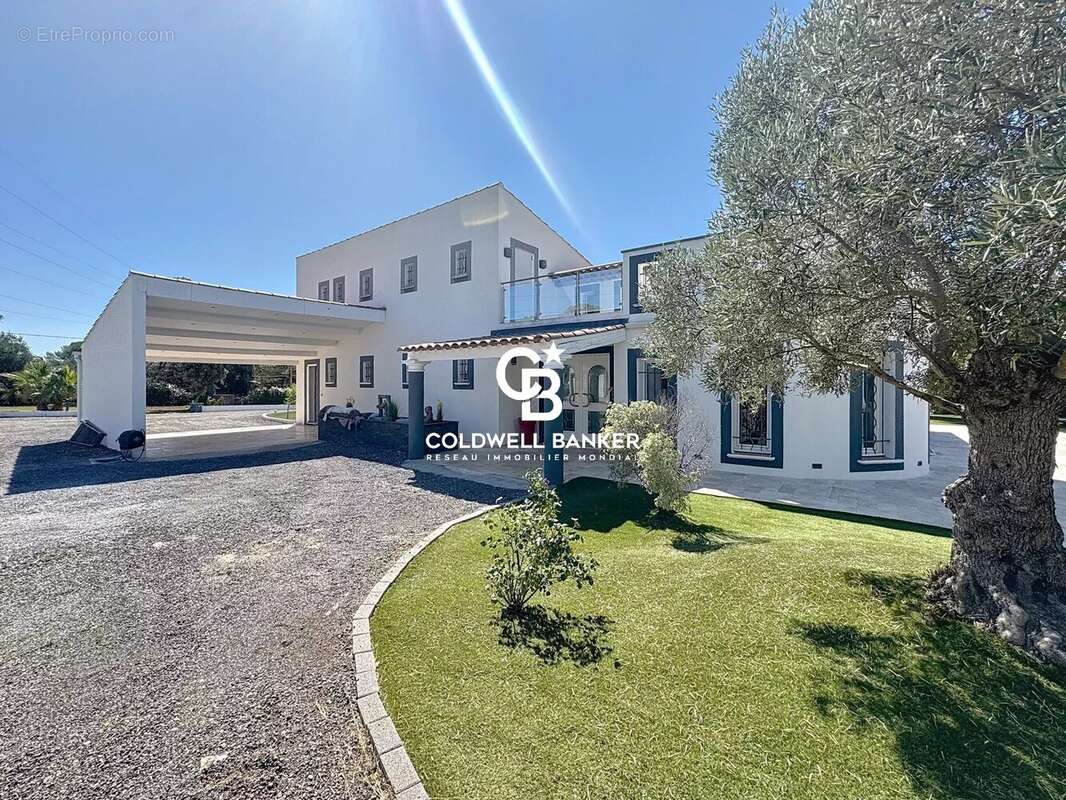 Maison à ROQUEBRUNE-SUR-ARGENS