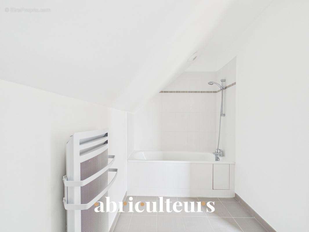 Appartement T2 au dernier étage avec vue dégagée sur le pigeonnier et les jardins – Résidence de standing à Survilliers - photo 11