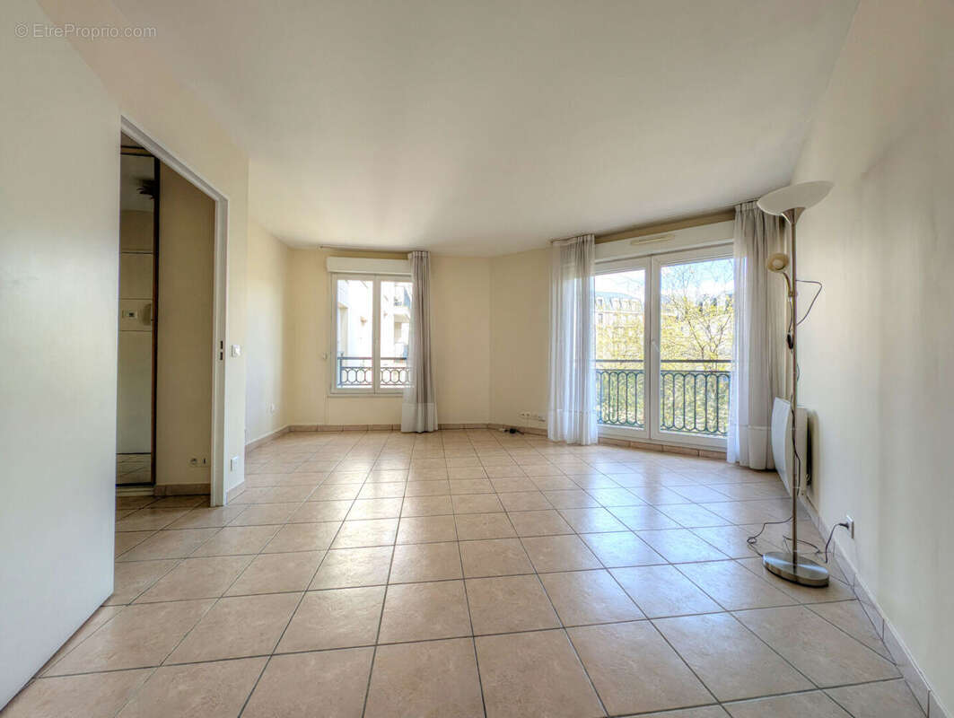 Appartement à LA GARENNE-COLOMBES