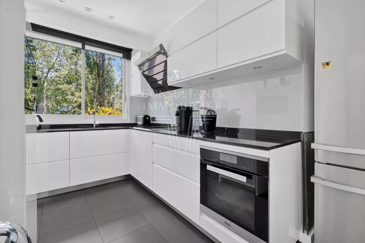 Appartement à NEUILLY-SUR-SEINE