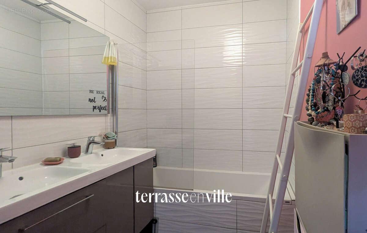 La ciotat - centre-ville - appartement de caractere  - vue 3 secs et crêtes- calme - parking - 425 000 € - photo 13