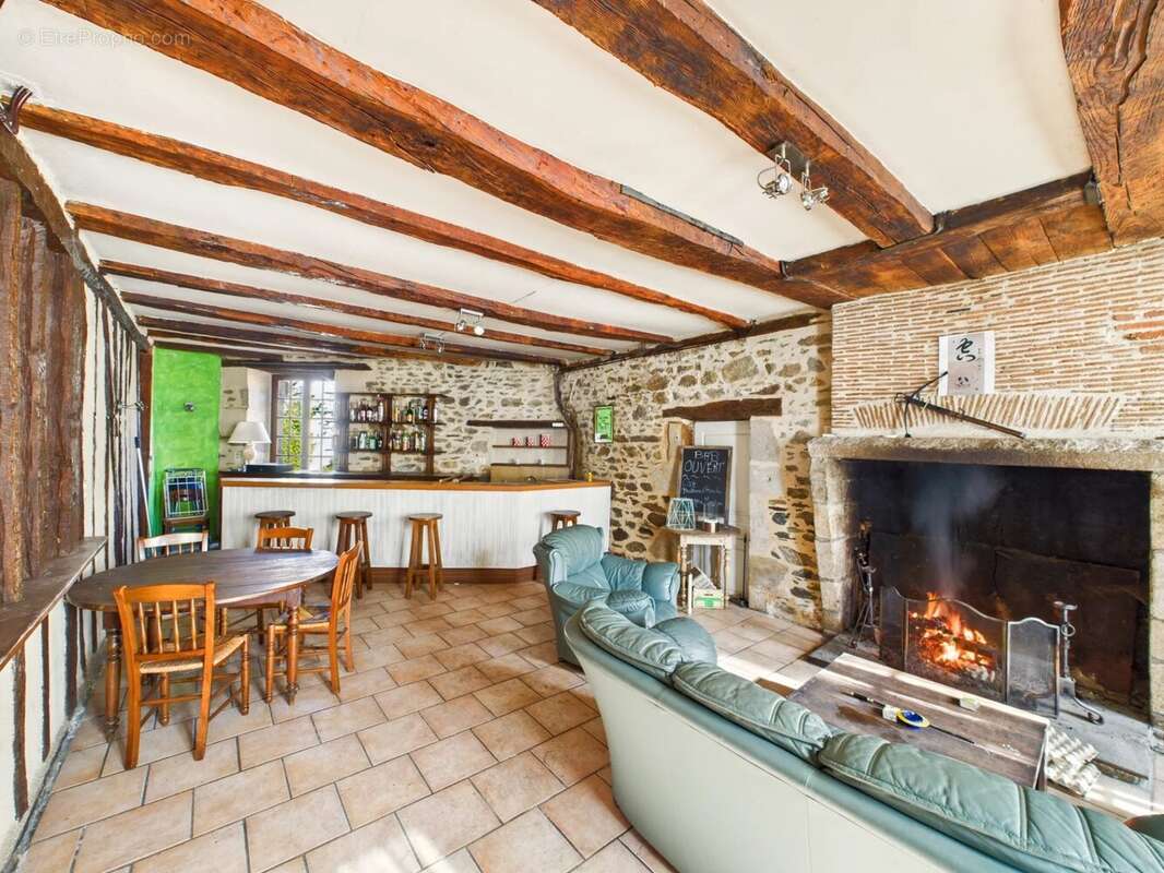 Maison à CHALUS