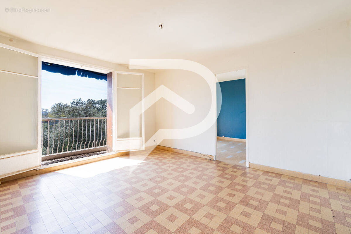 Appartement à MARSEILLE-4E