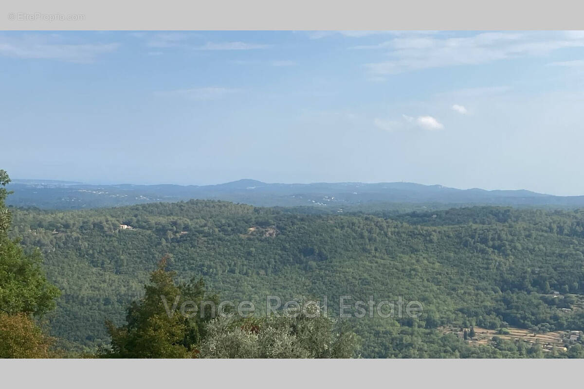 Terrain à TOURRETTES-SUR-LOUP